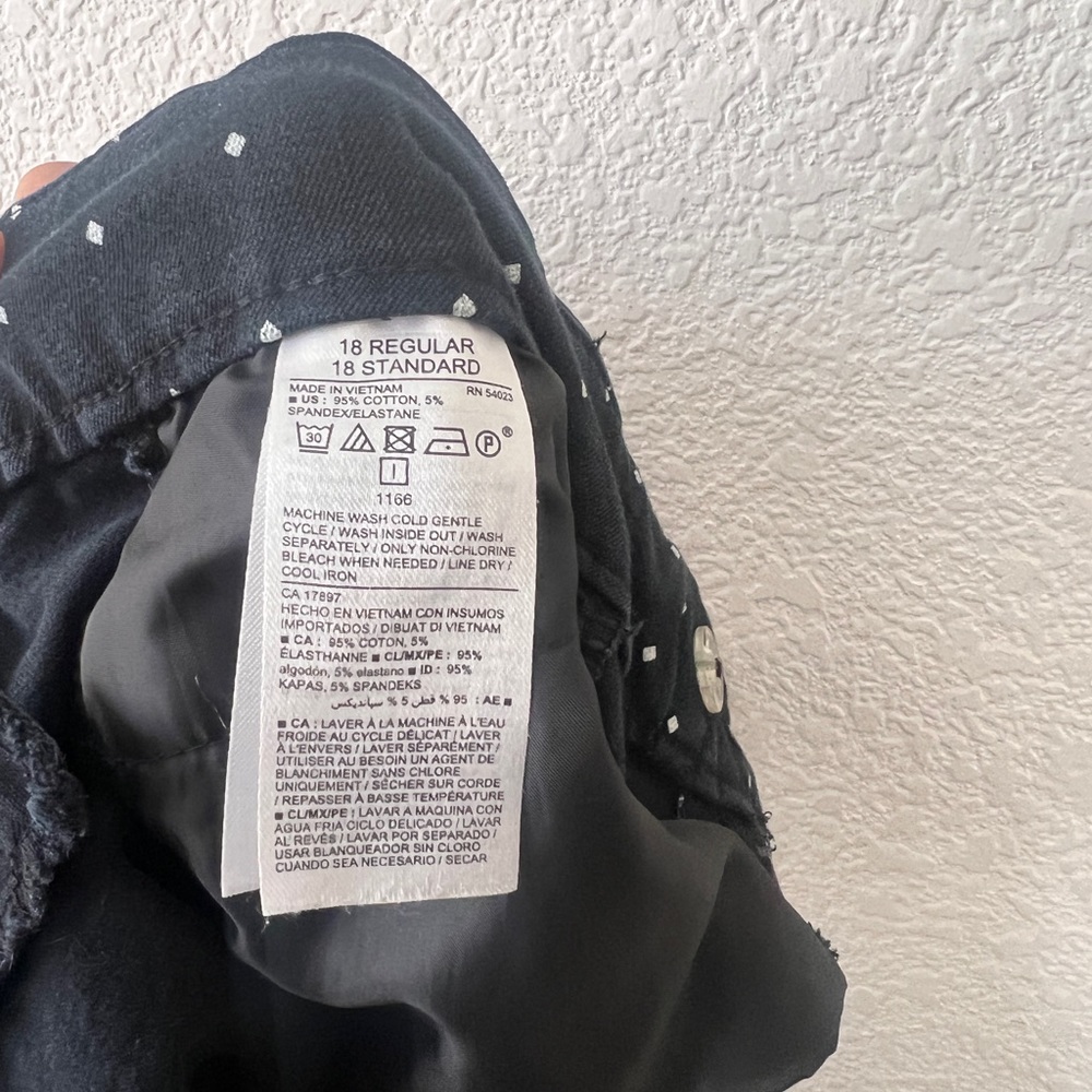 Old Navy Women’s Size 18 Regular Pixie Mid Rise Black Pants White Diamond Print - Picture 7 of 9
